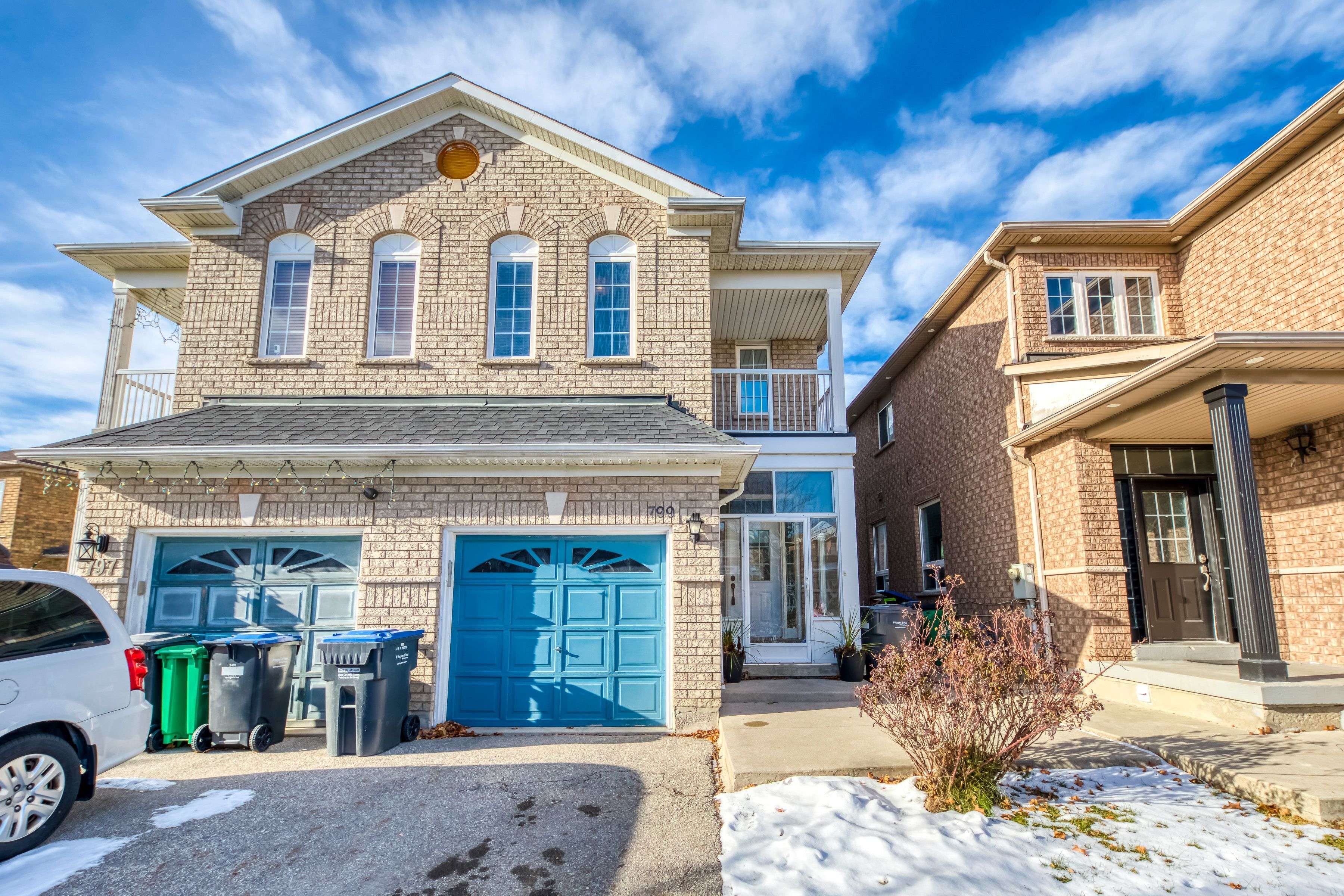 Mississauga, ON L5V 2R2,799 Khan CRES #UPPER