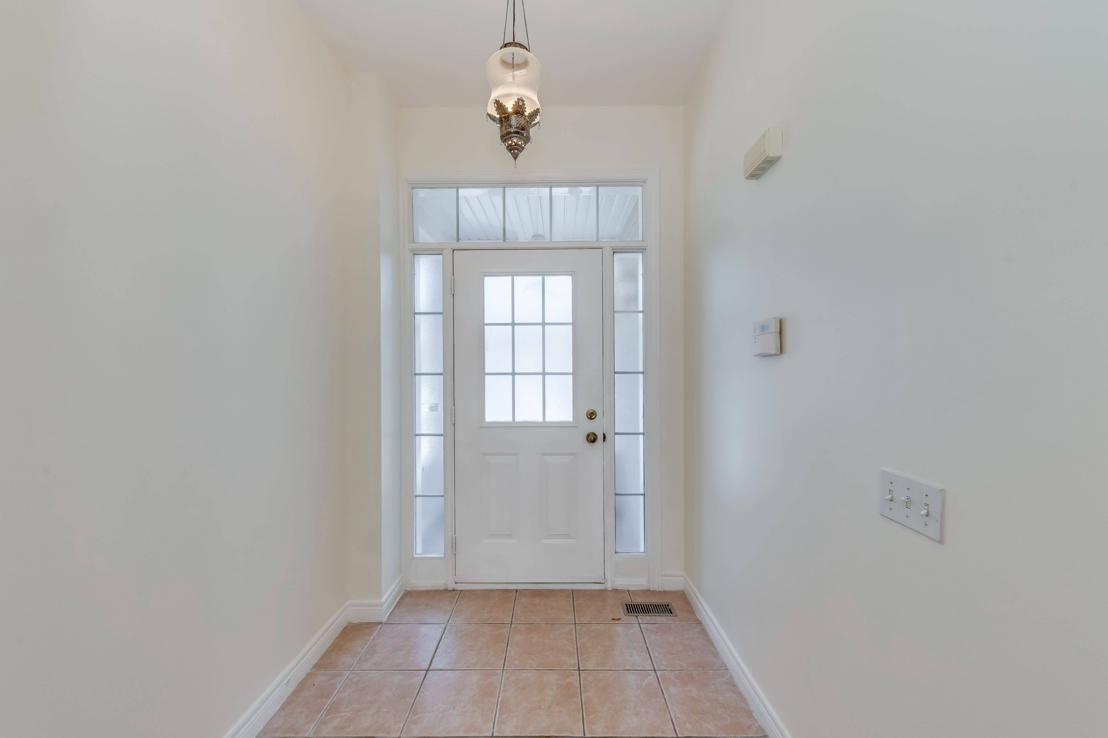 Mississauga, ON L5V 2R2,799 Khan CRES #UPPER