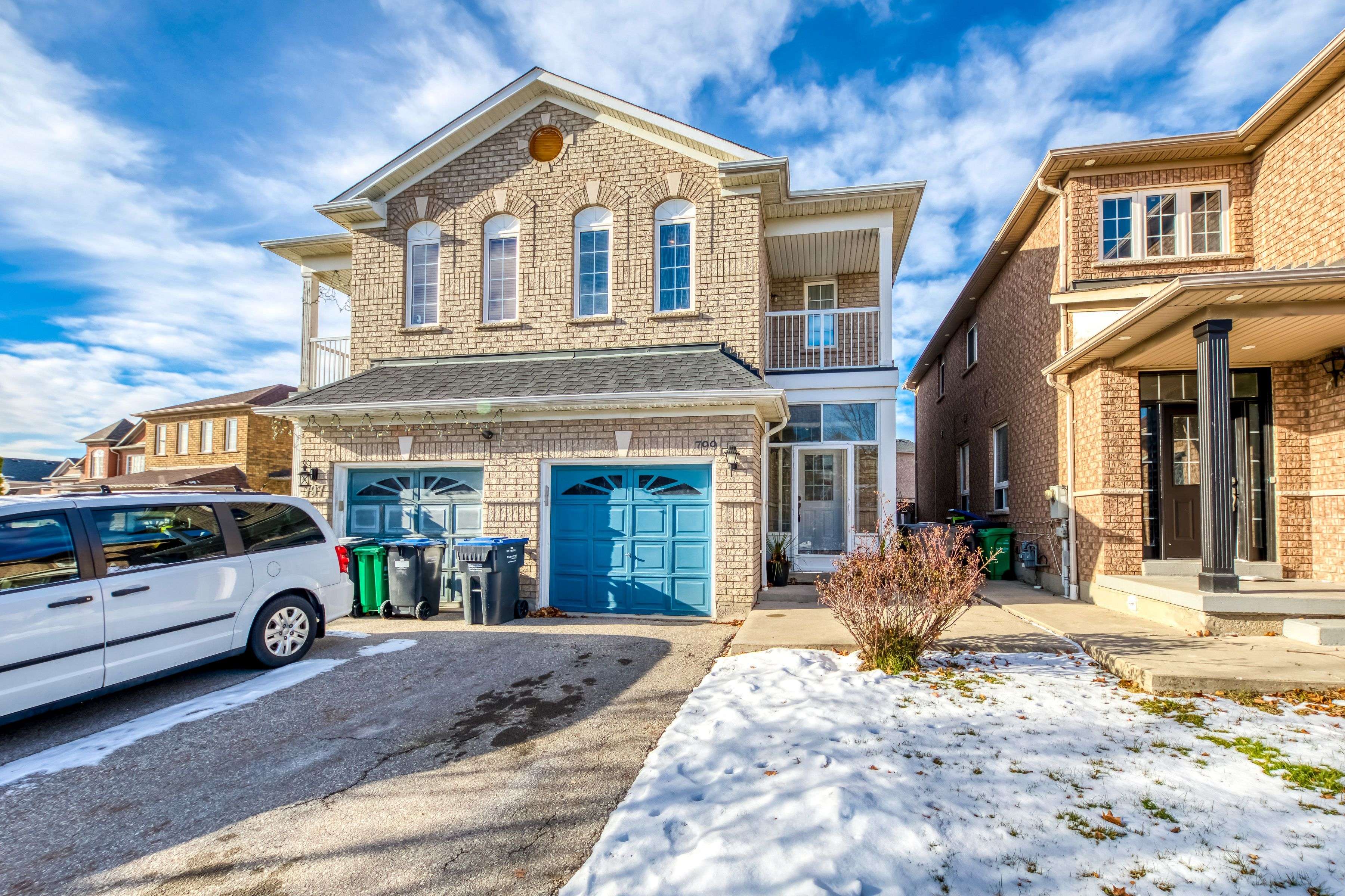 Mississauga, ON L5V 2R2,799 Khan CRES #UPPER