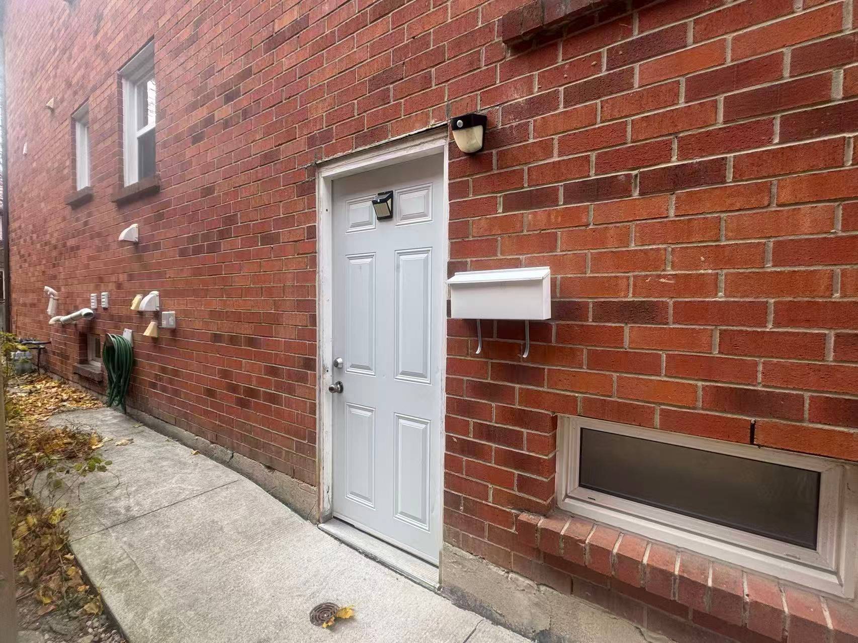 Mississauga, ON L5C 3W3,4144 Lastrada Lower HTS