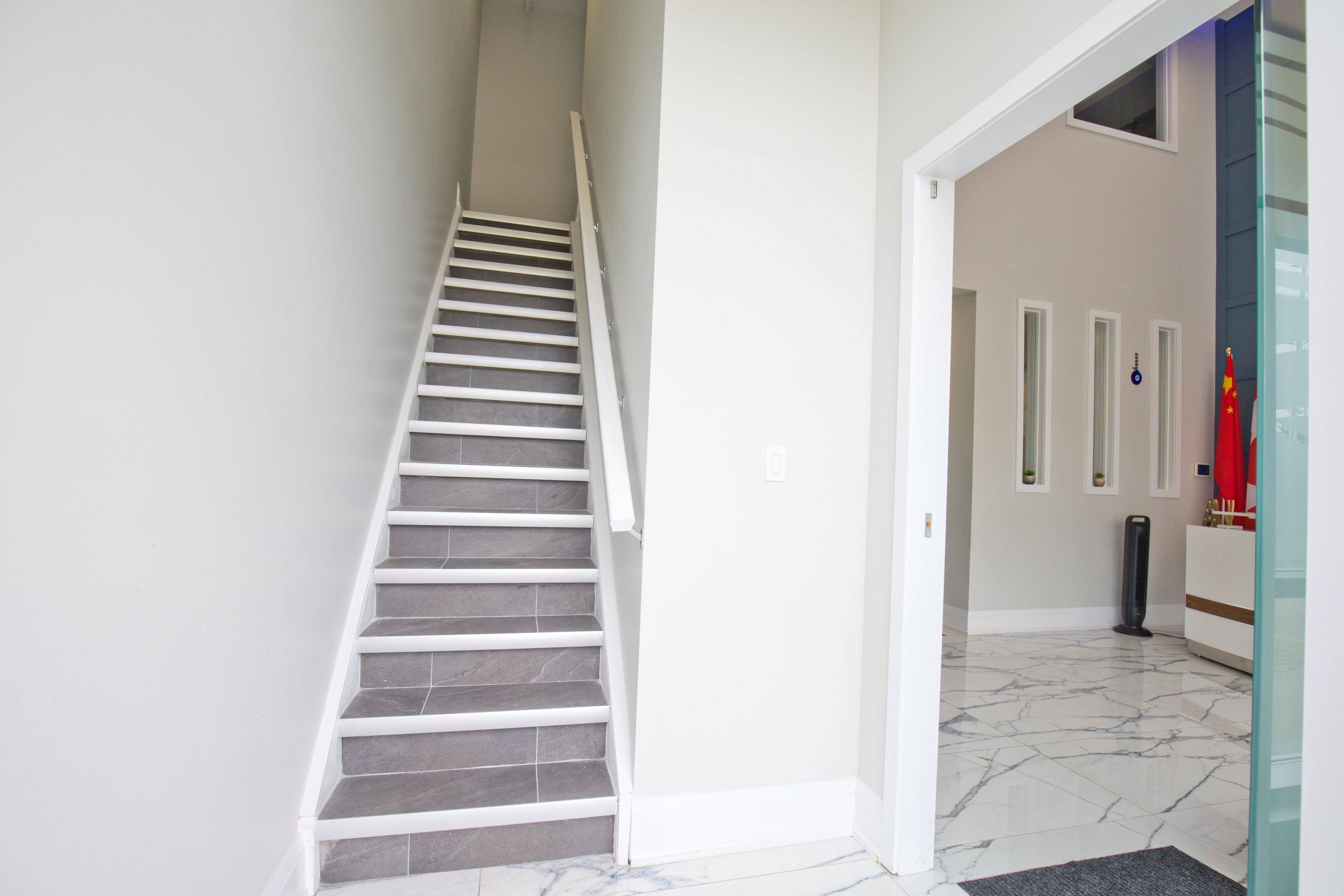 Mississauga, ON L5T 0B3,1200 Derry RD E #8