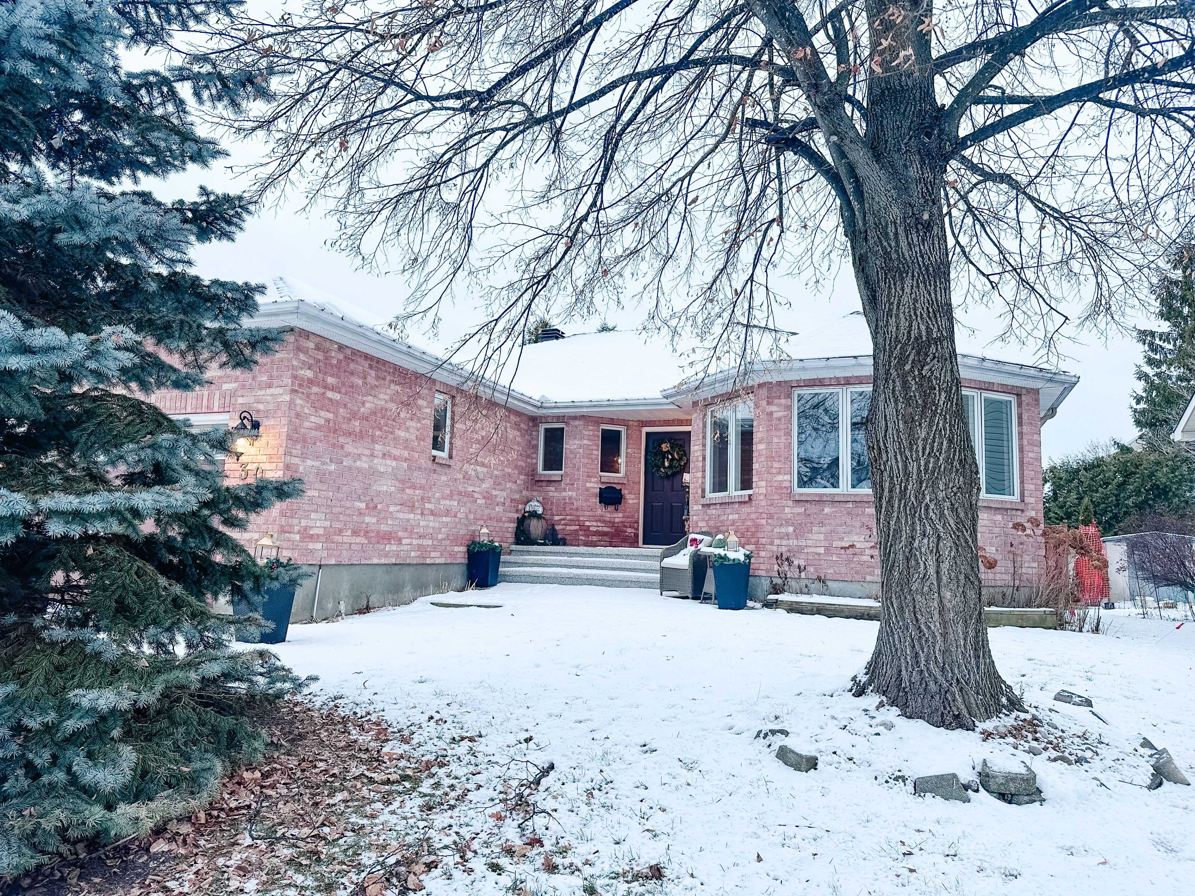 Stittsville - Munster - Richmond, ON K2S 1M4,30 Randall James DR