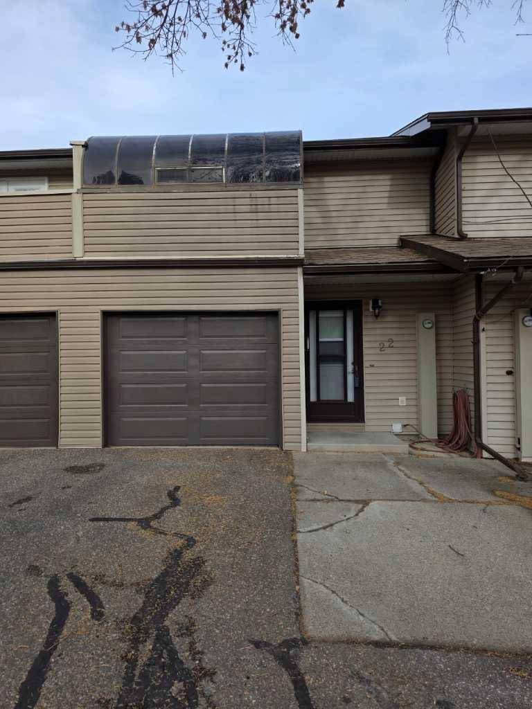 Lethbridge, AB T1K 3P2,4025 Glacier AVE S #22