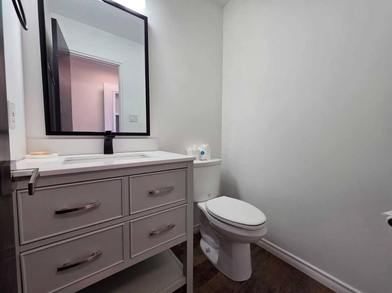 Lethbridge, AB T1K 3P2,4025 Glacier AVE S #22