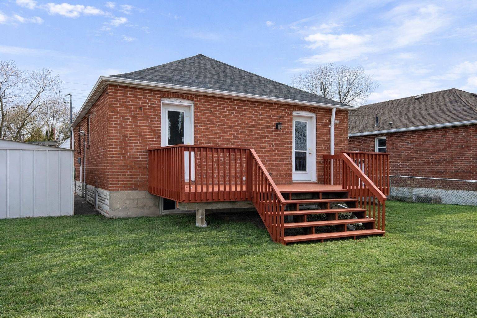 Toronto E04, ON M1P 1A7,109 Flora DR