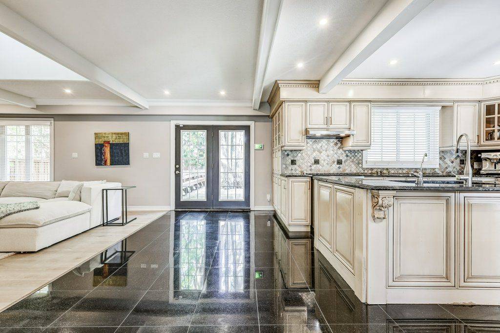 Toronto E10, ON M1E 3M4,70 Dunstall CRES