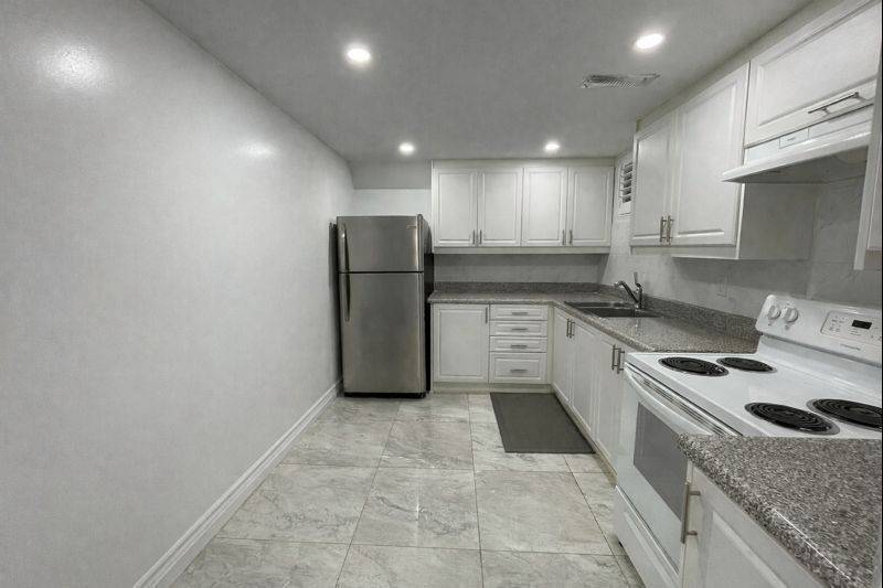 Toronto E11, ON M1B 6E8,38 Meandering TRL #Room