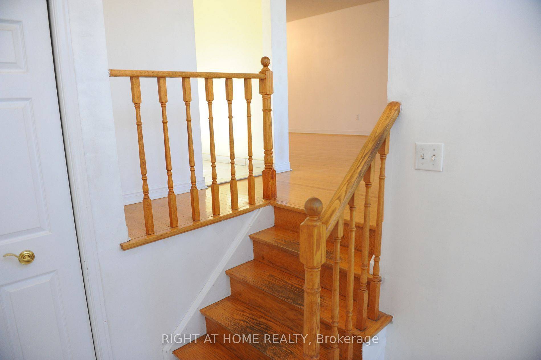 Mississauga, ON L4W 2E7,1618 Corkstone Glade #Upper