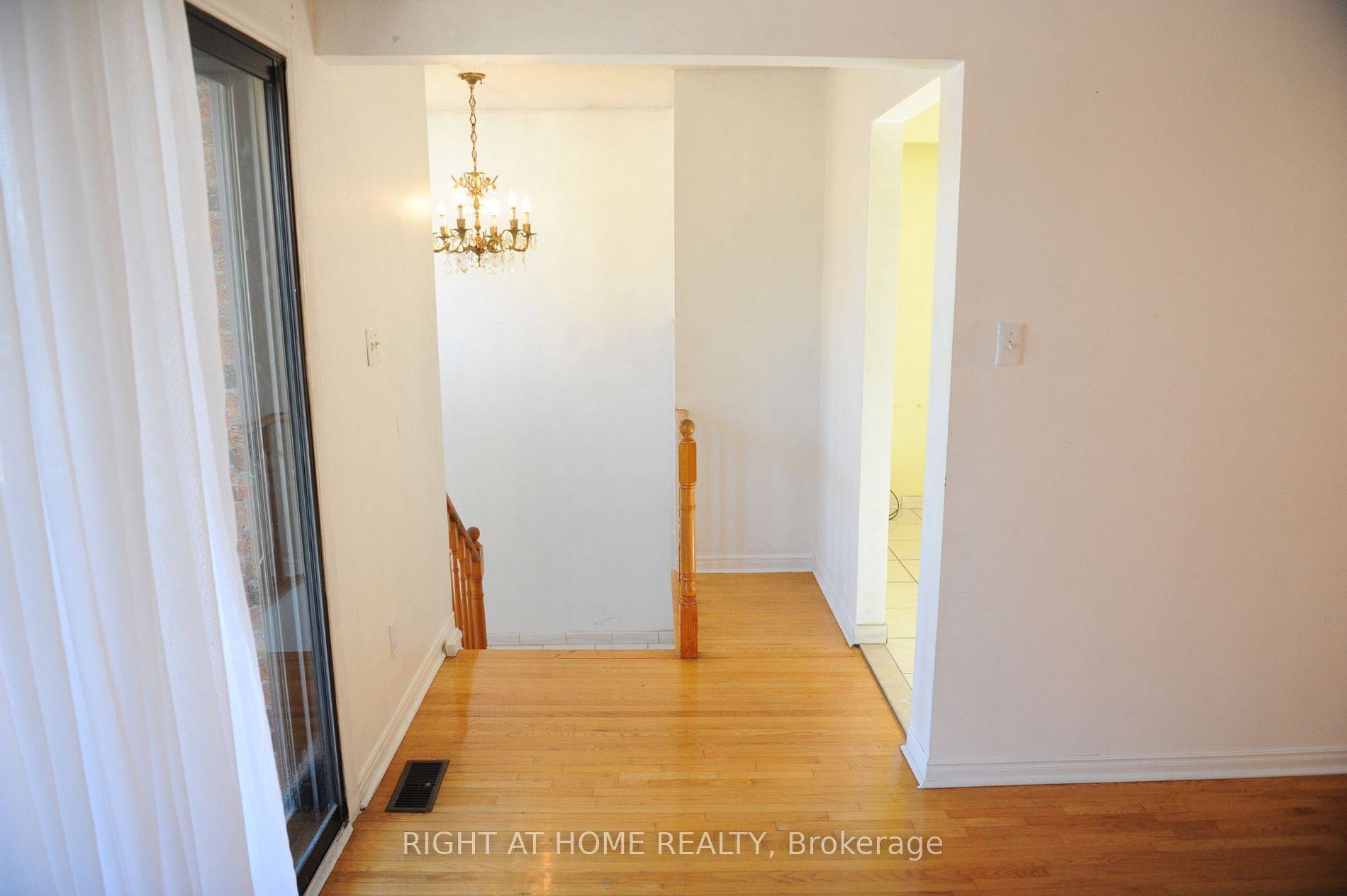 Mississauga, ON L4W 2E7,1618 Corkstone Glade #Upper