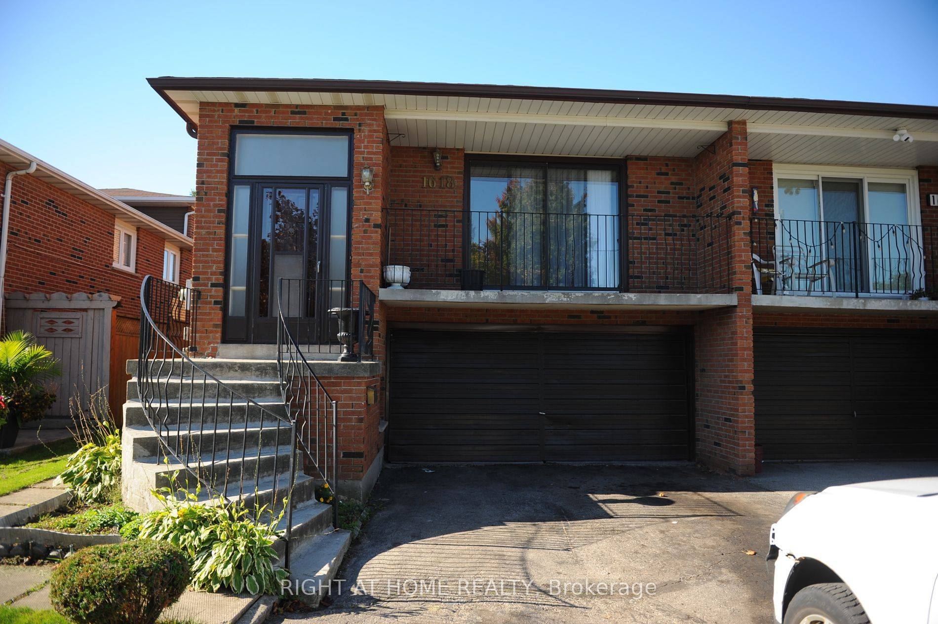 Mississauga, ON L4W 2E7,1618 Corkstone Glade #Upper