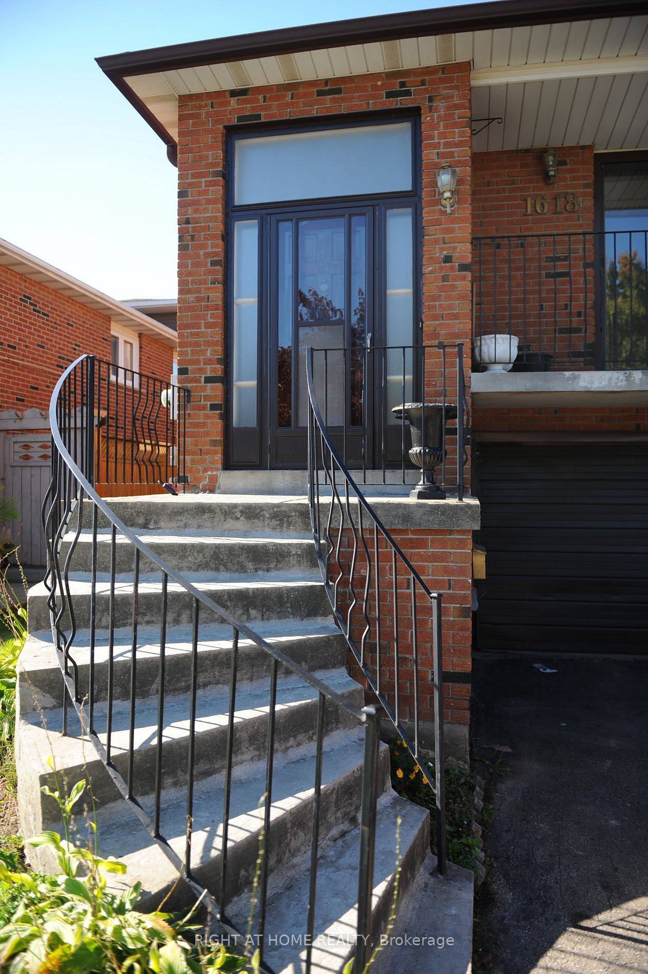 Mississauga, ON L4W 2E7,1618 Corkstone Glade #Upper