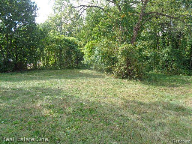 Detroit, MI 48219,17555 TRINITY ST