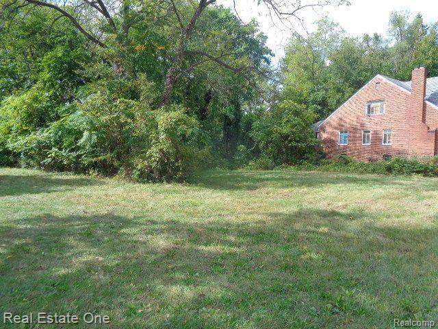 Detroit, MI 48219,17555 TRINITY ST