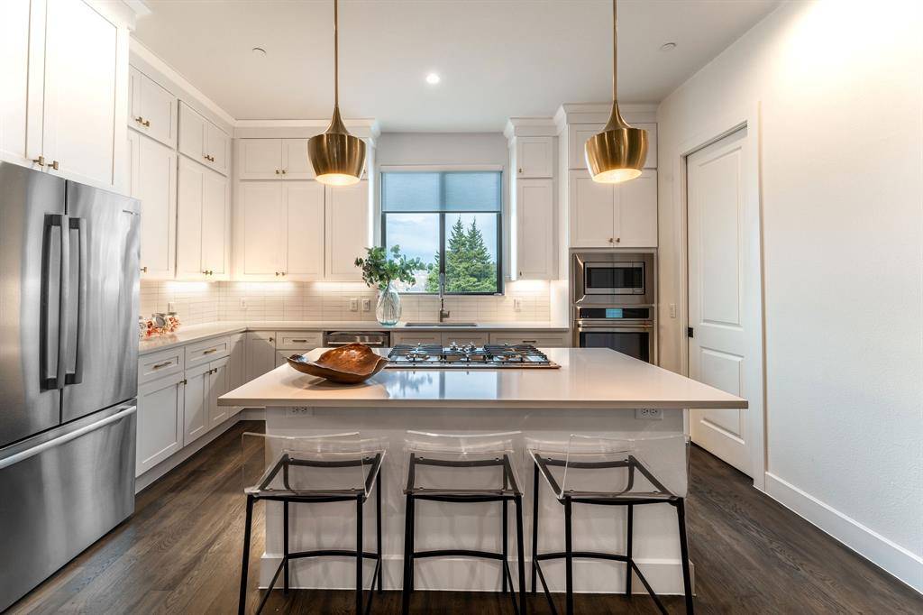 Dallas, TX 75240,13900 Noel Road #202