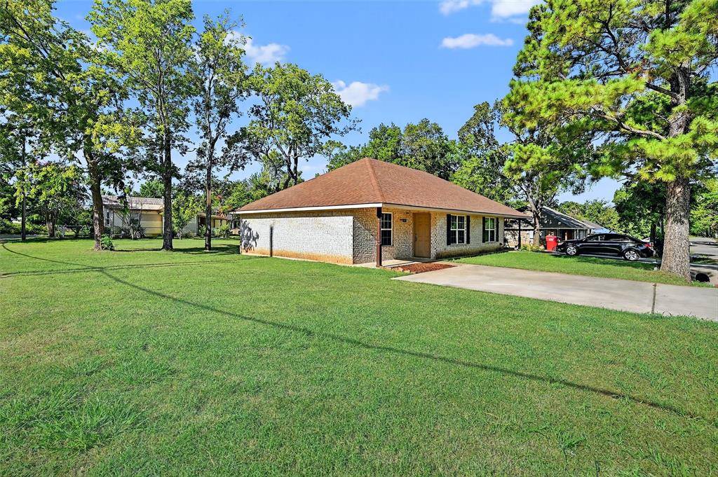 Bonham, TX 75418,708 Seven Oaks Road #712