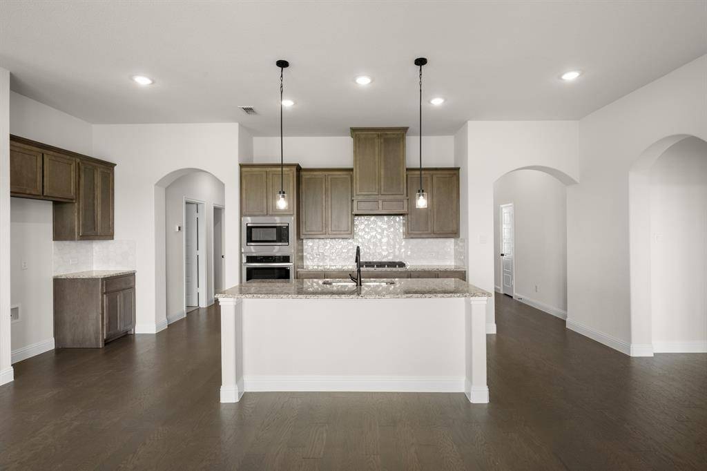 Granbury, TX 76049,373 Paddle Boat Drive