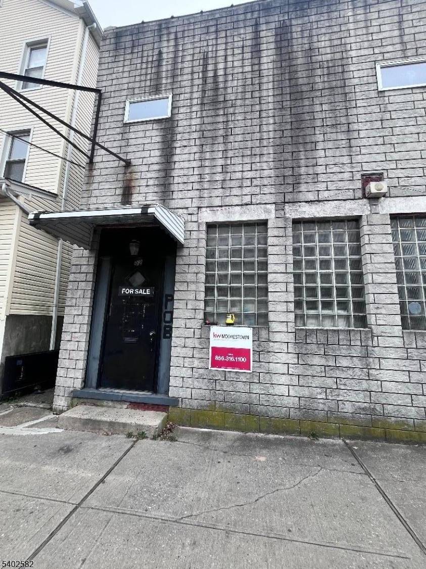 Bayonne City, NJ 07002,92 W 20Th St