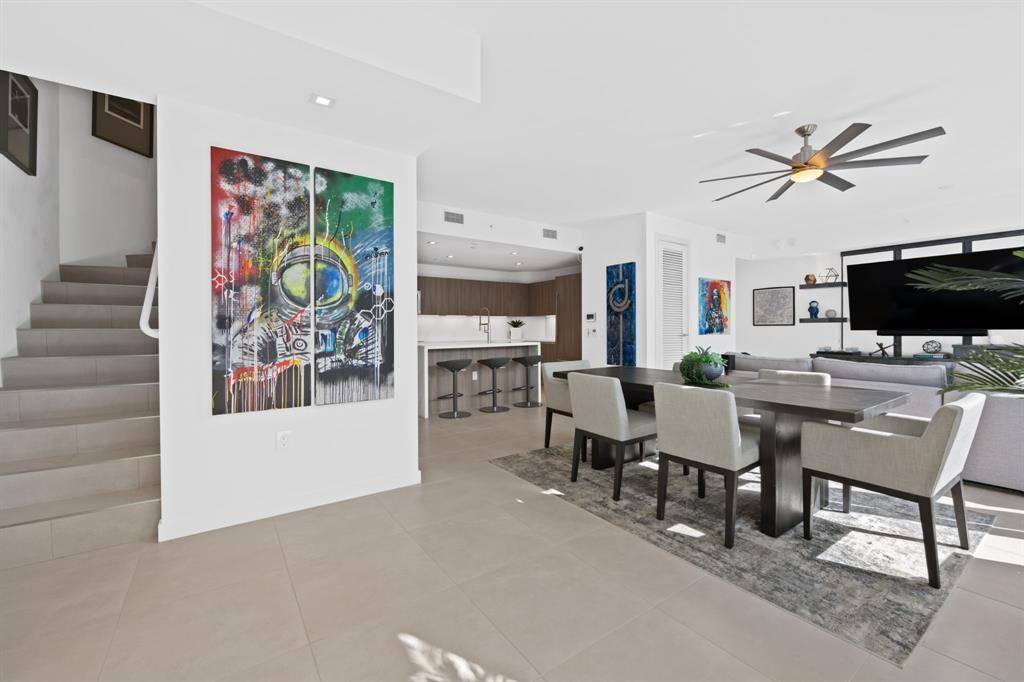 Fort Lauderdale, FL 33304,401 N Birch Road #TH2