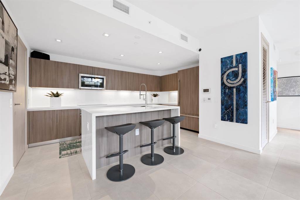 Fort Lauderdale, FL 33304,401 N Birch Road #TH2