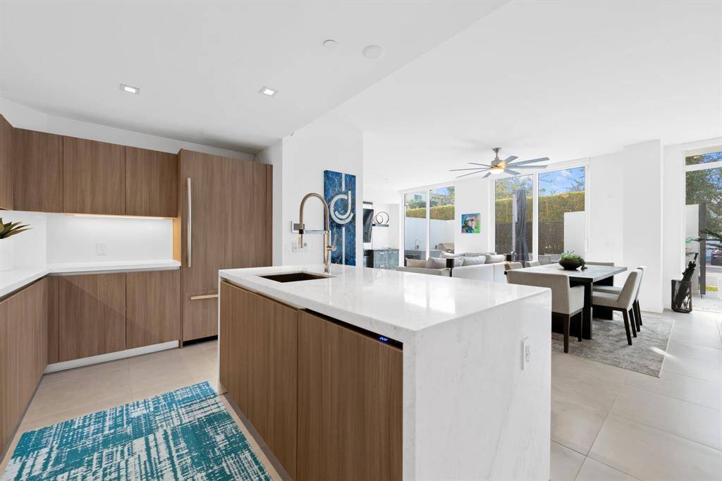 Fort Lauderdale, FL 33304,401 N Birch Road #TH2