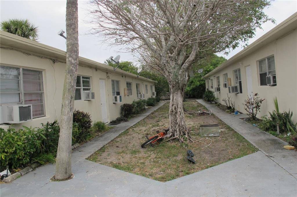 Deerfield Beach, FL 33441,93 NE 7th Ct #1
