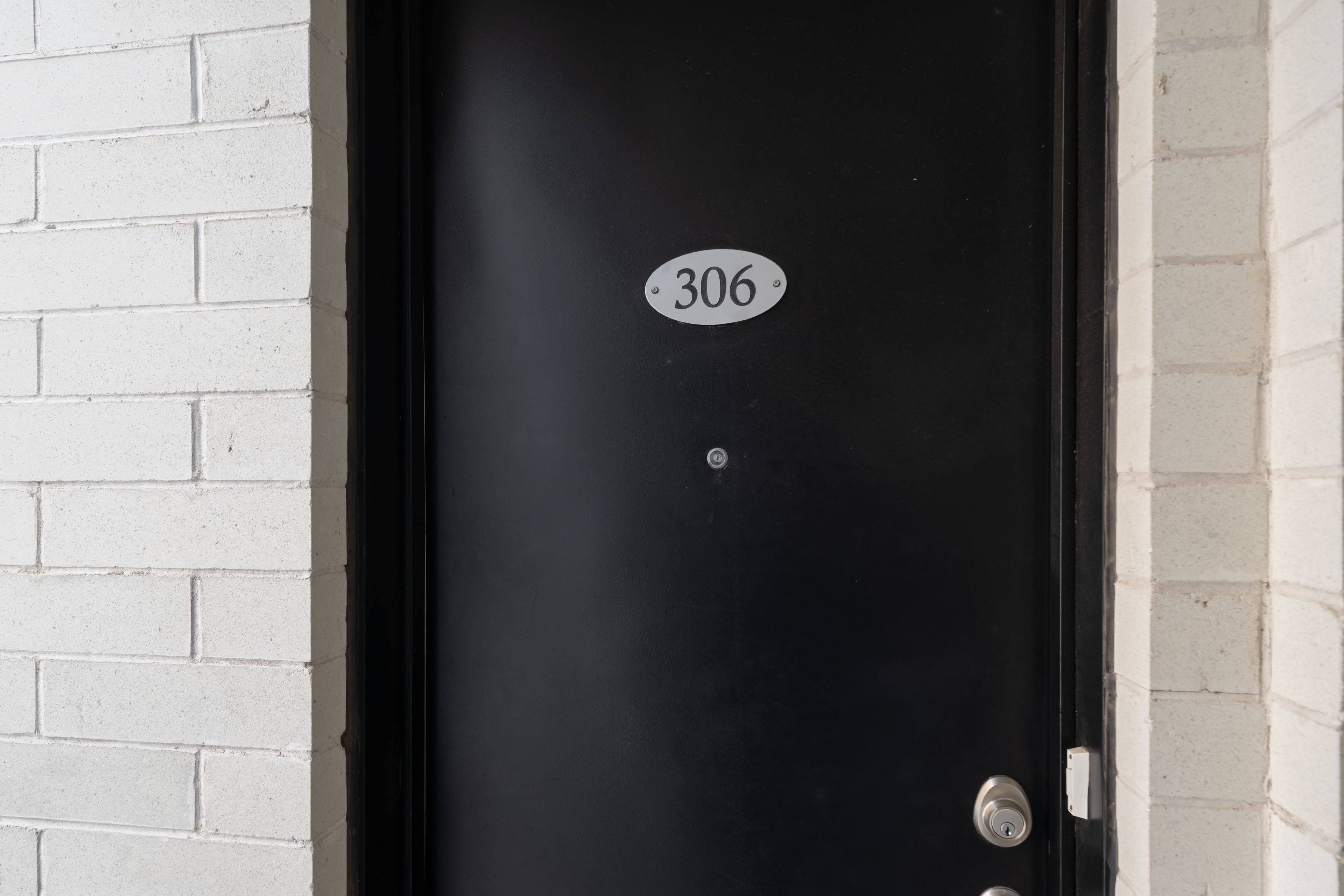 Toronto W09, ON M9R 0A6,132 Widdicombe Hill BLVD #306