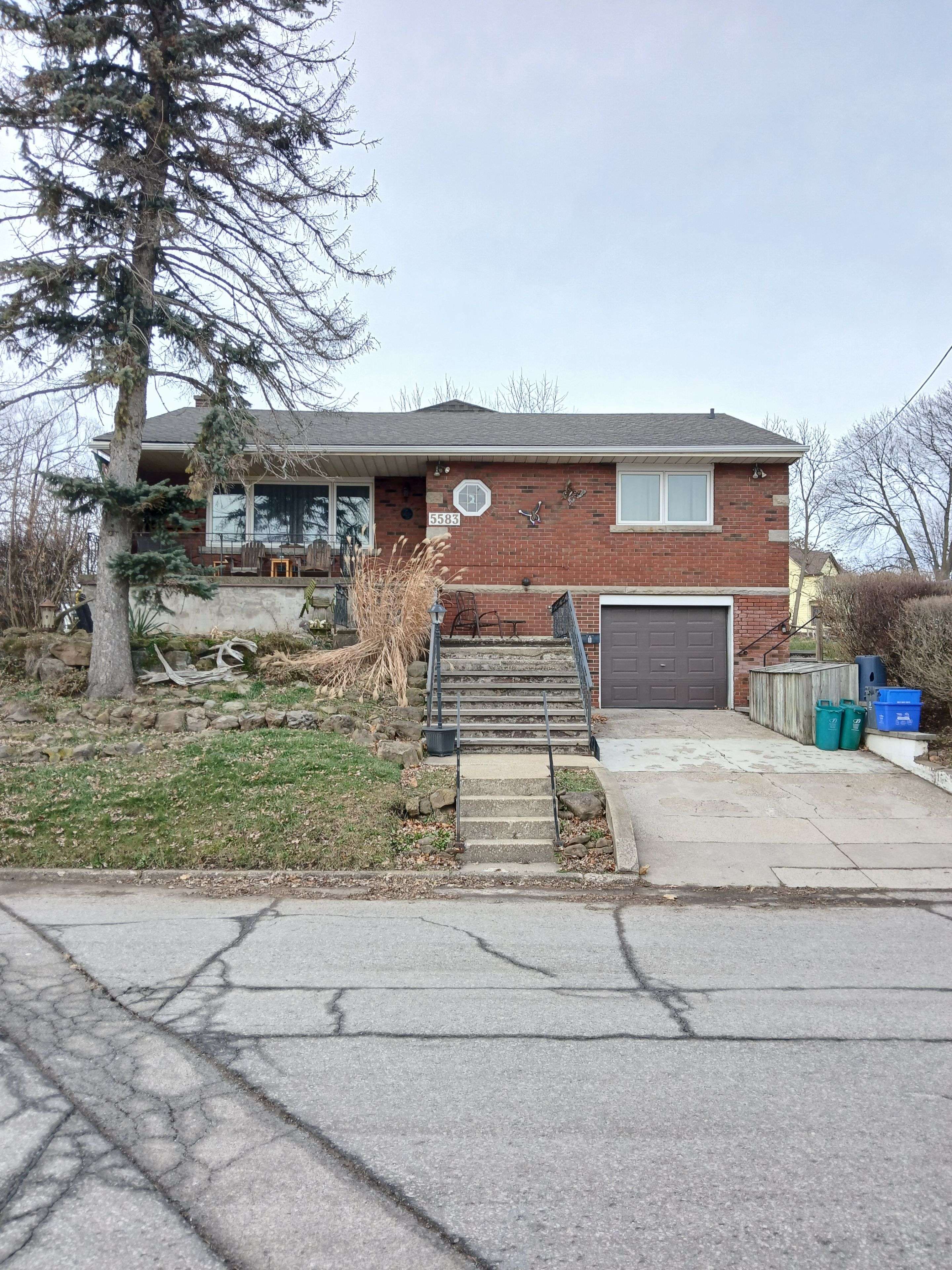 Niagara Falls, ON L2E 3S4,5583 Ontario AVE #B