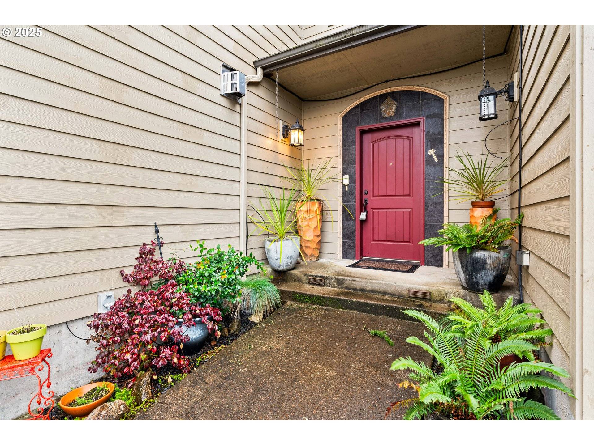 Creswell, OR 97426,747 HOLBROOK LN