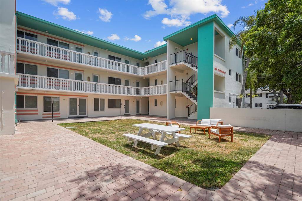 Hollywood, FL 33020,1857 Jefferson St #306