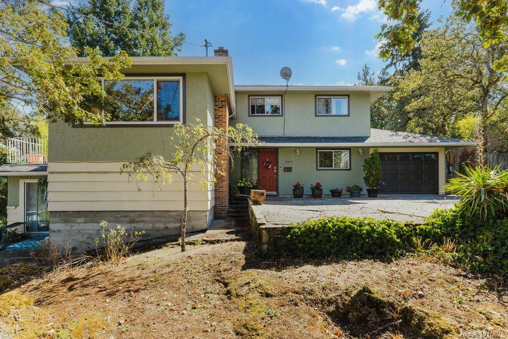 Saanich, BC V8X 3C7,997 Karen Cres