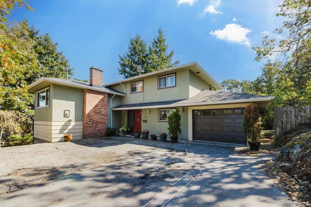 Saanich, BC V8X 3C7,997 Karen Cres