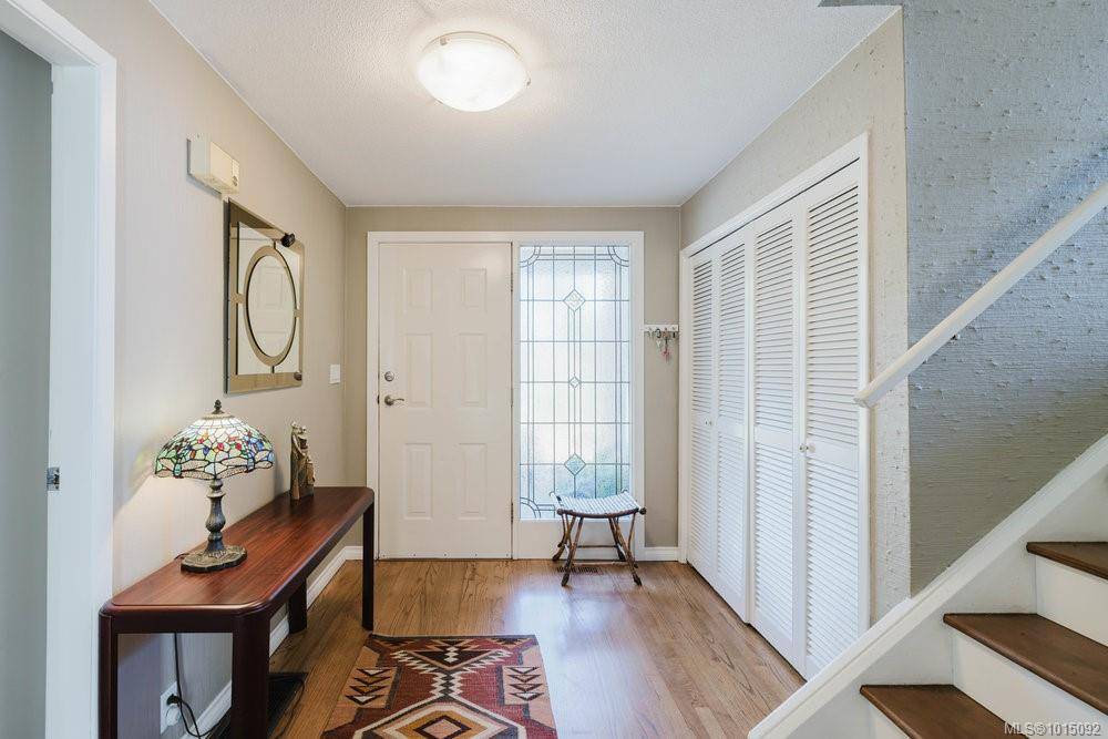 Saanich, BC V8X 3C7,997 Karen Cres