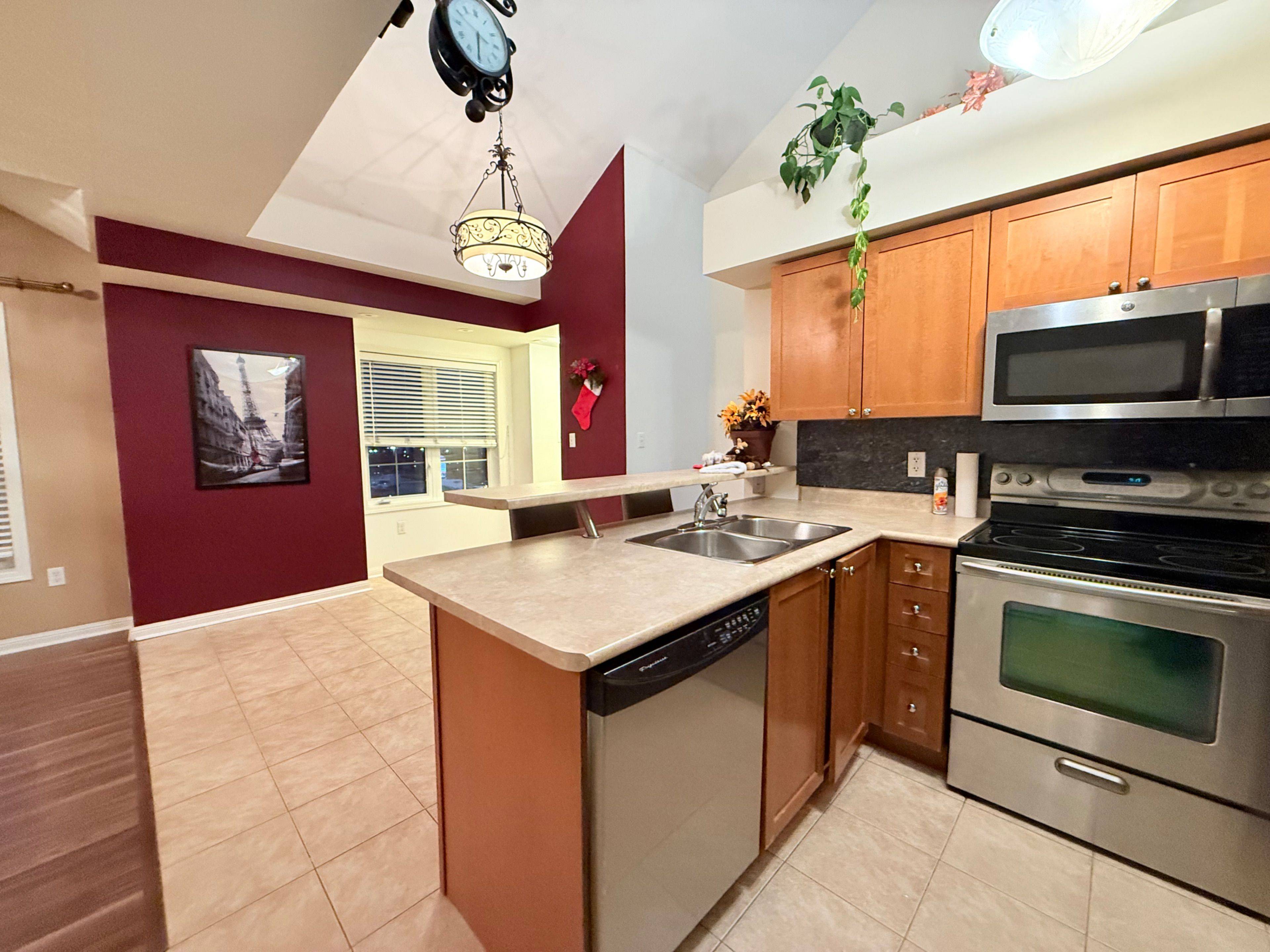 Mississauga, ON L5B 0B1,3032 Clayhill RD #3