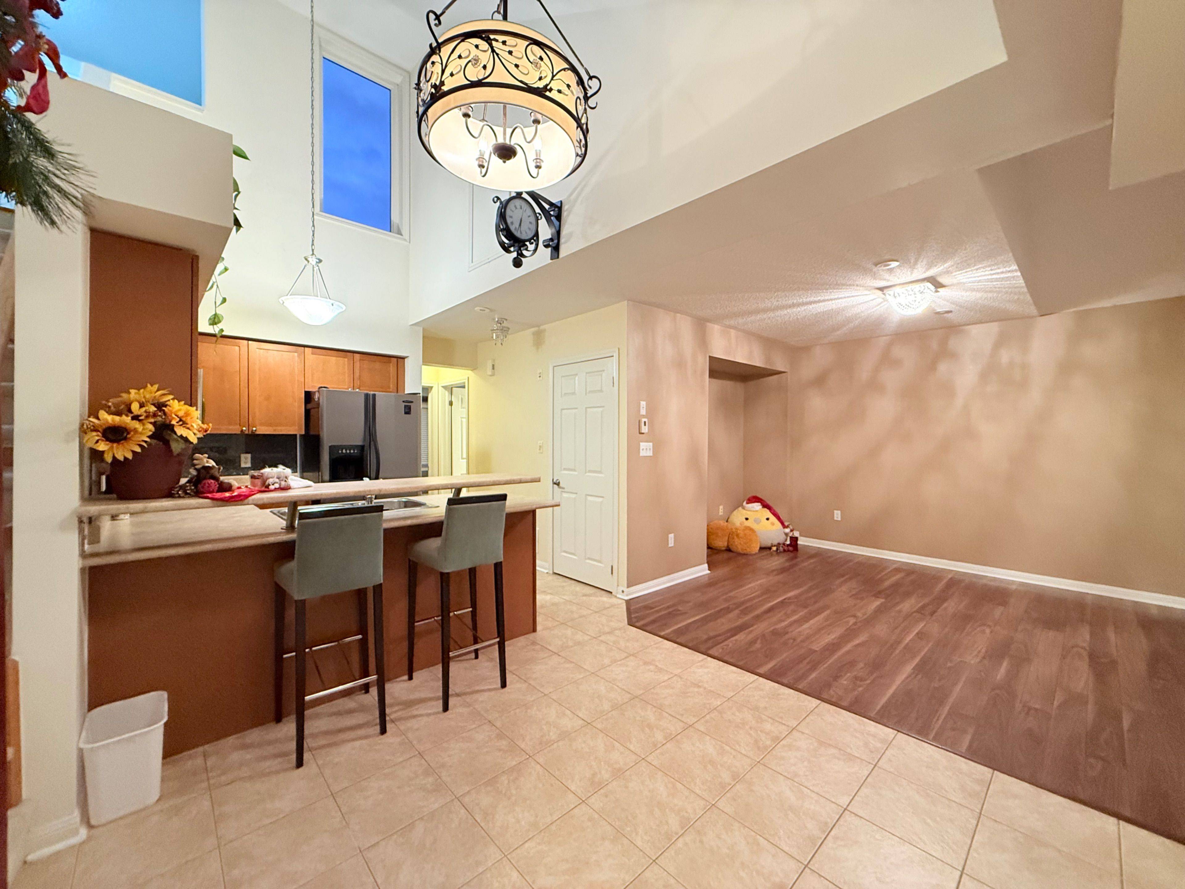 Mississauga, ON L5B 0B1,3032 Clayhill RD #3