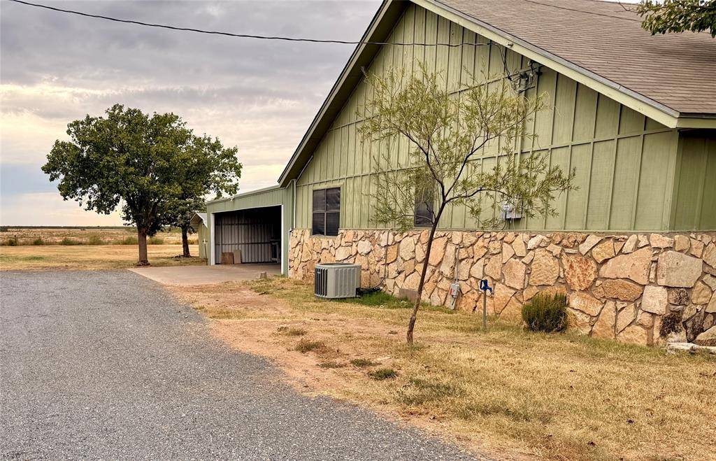 Quanah, TX 79252,504 Loop Road