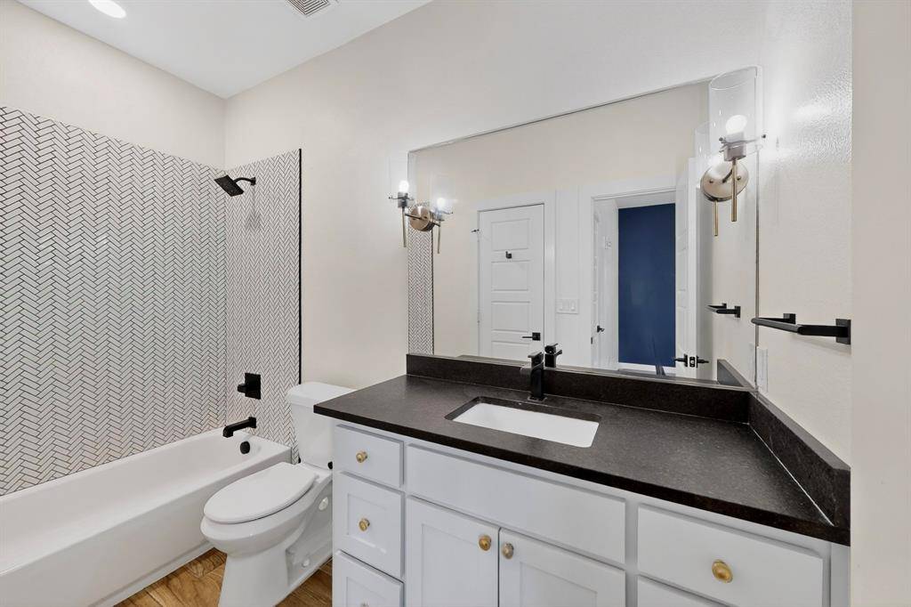 Denton, TX 76201,800 S Welch Street #104