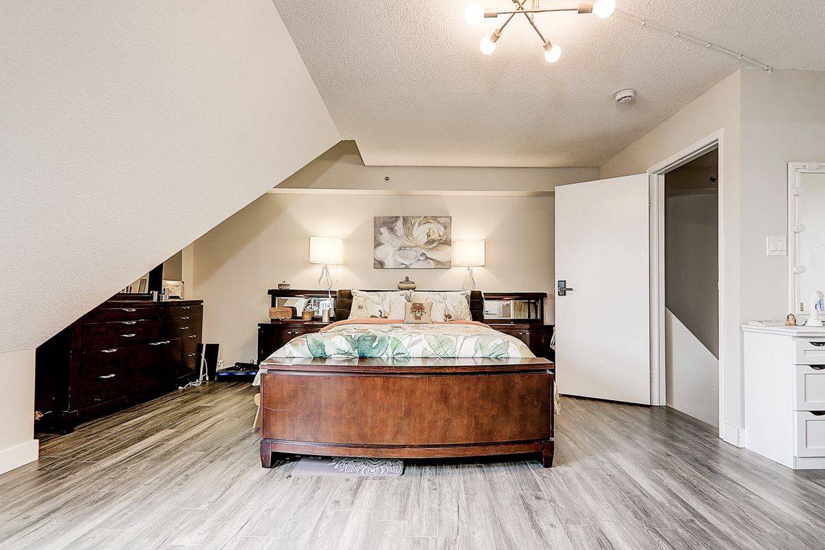 Richmond Hill, ON L4C 0H9,75 Weldrick RD E #838