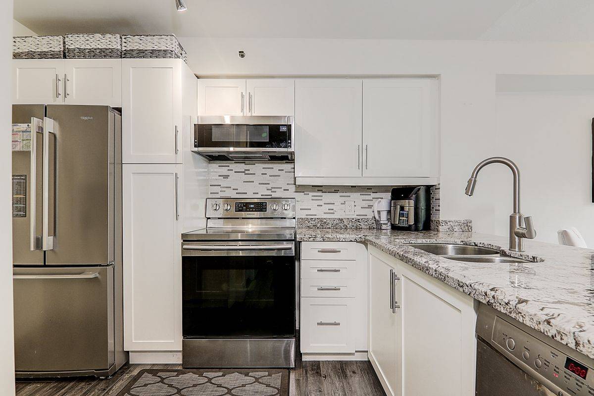 Richmond Hill, ON L4C 0H9,75 Weldrick RD E #838