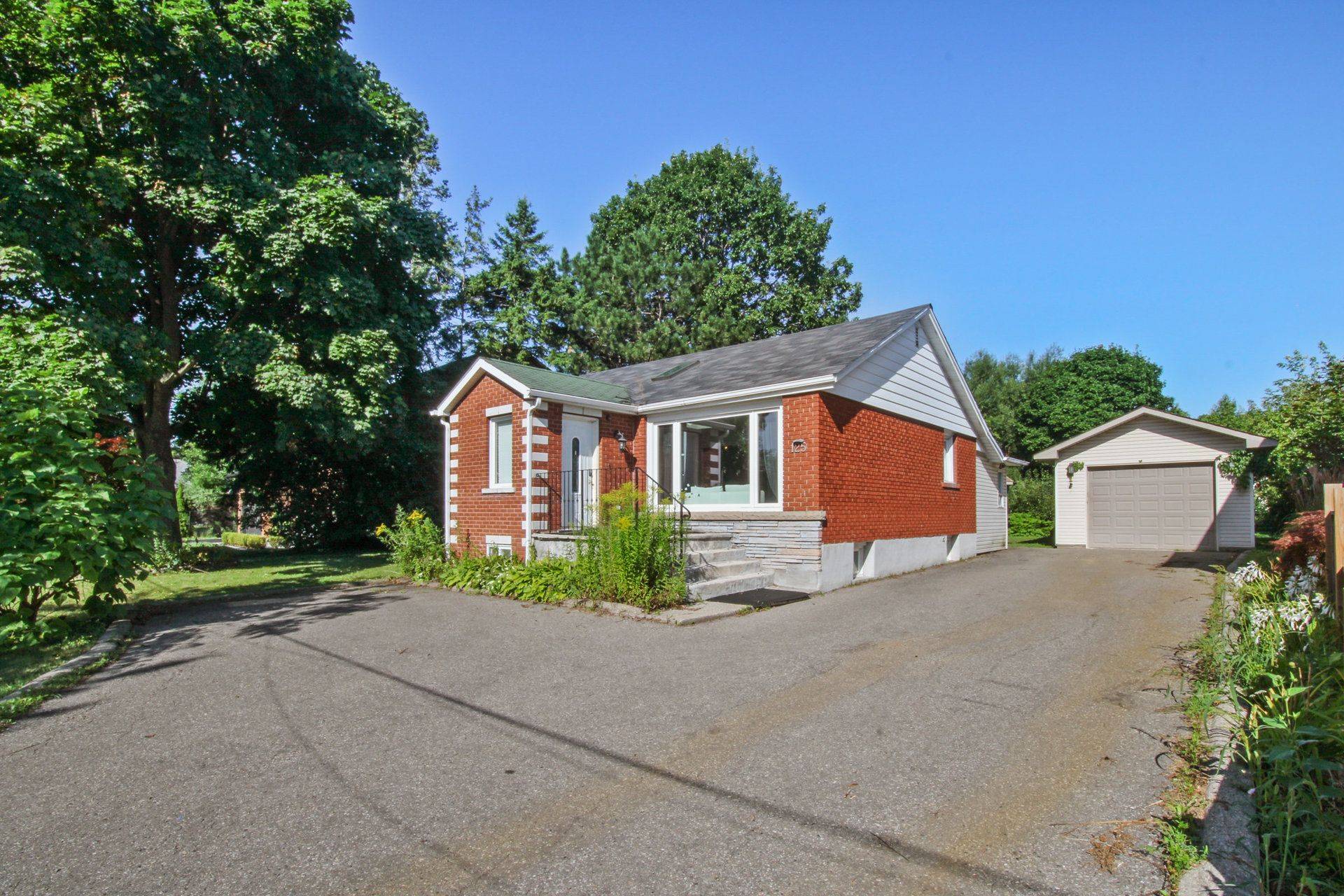 Oakville, ON L6H 1B3,125 LEIGLAND AVE