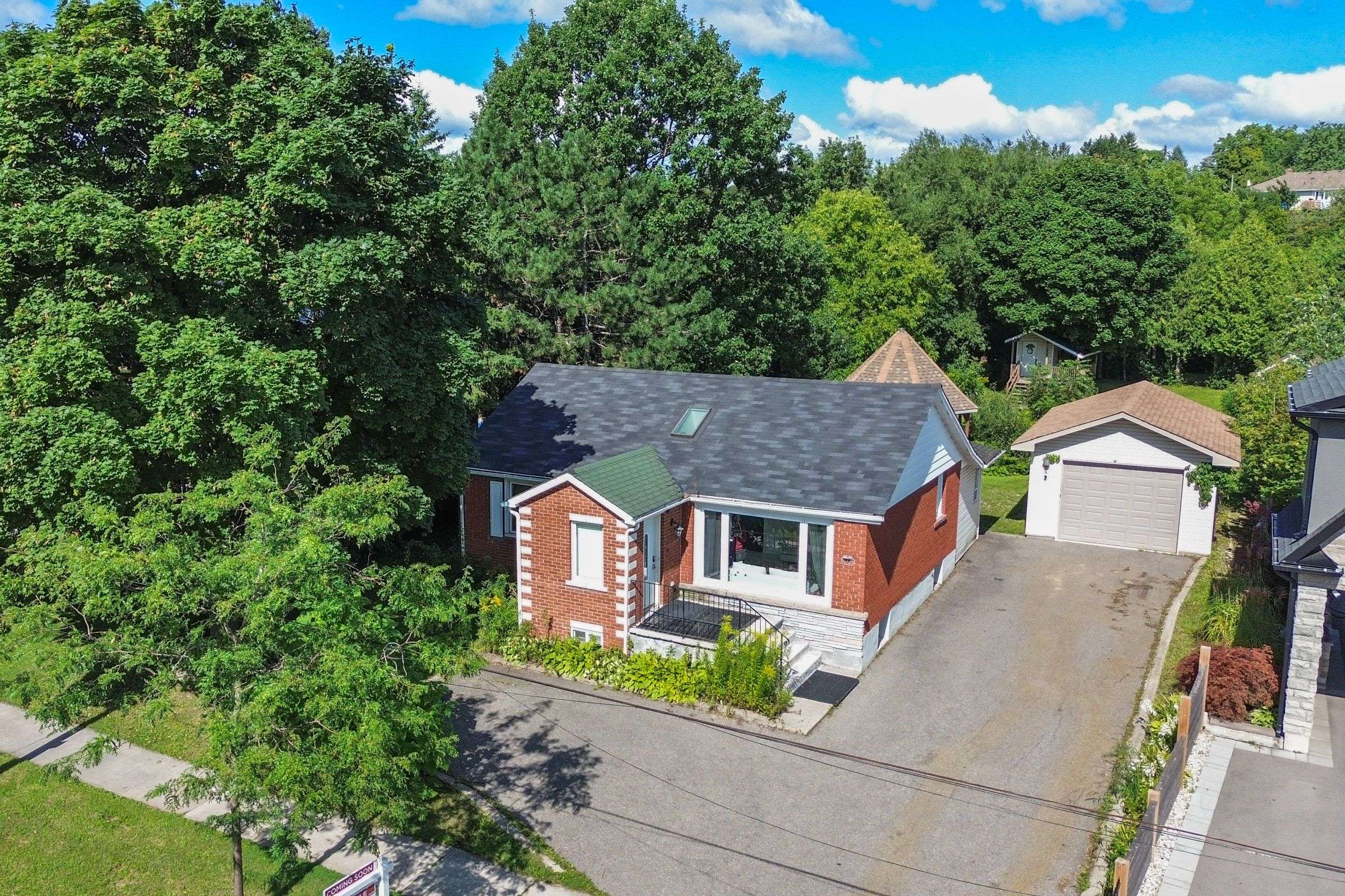 Oakville, ON L6H 1B3,125 LEIGLAND AVE