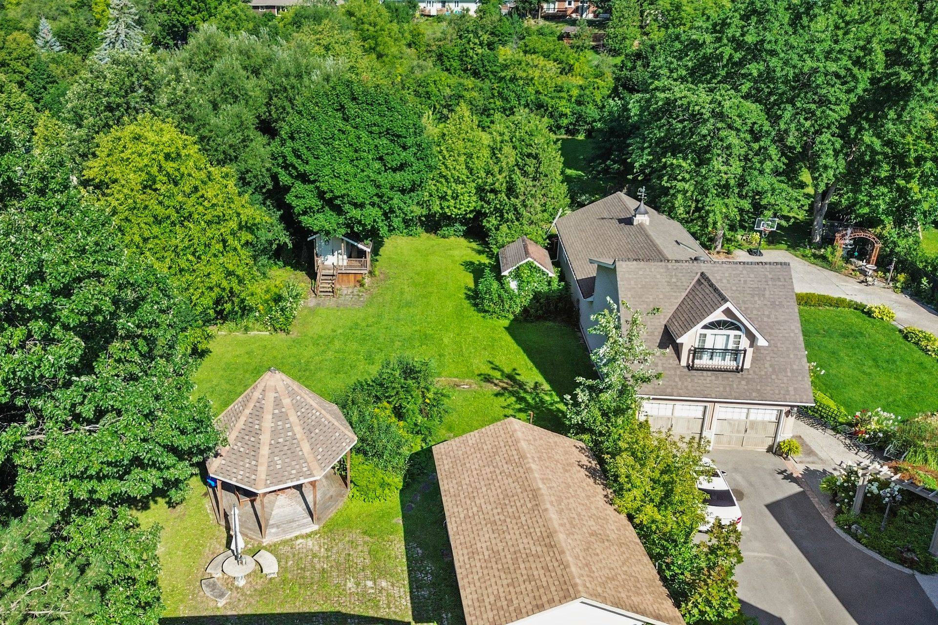 Oakville, ON L6H 1B3,125 LEIGLAND AVE