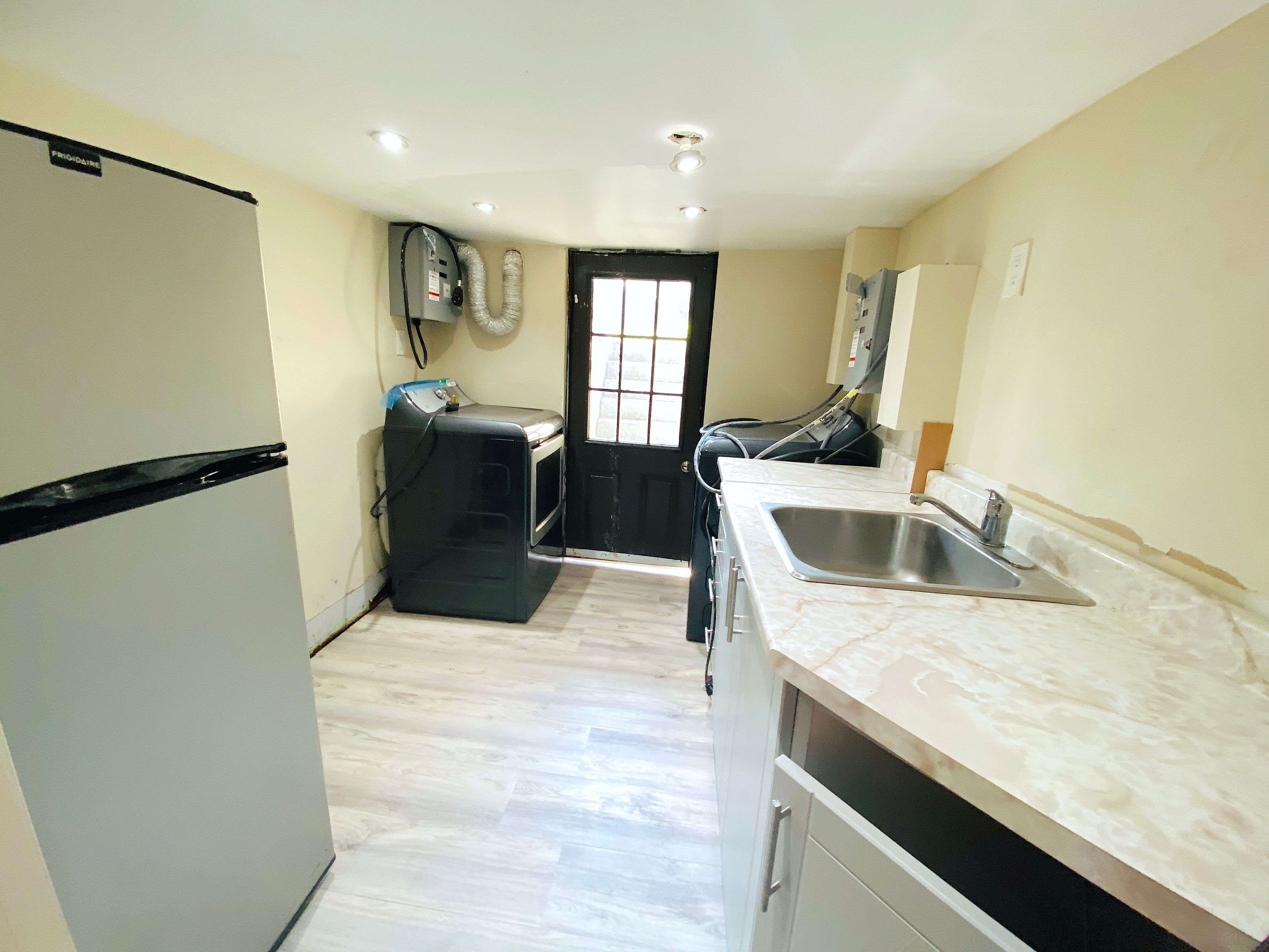 Toronto W02, ON M6S 3S5,734 Willard AVE #Bsmt