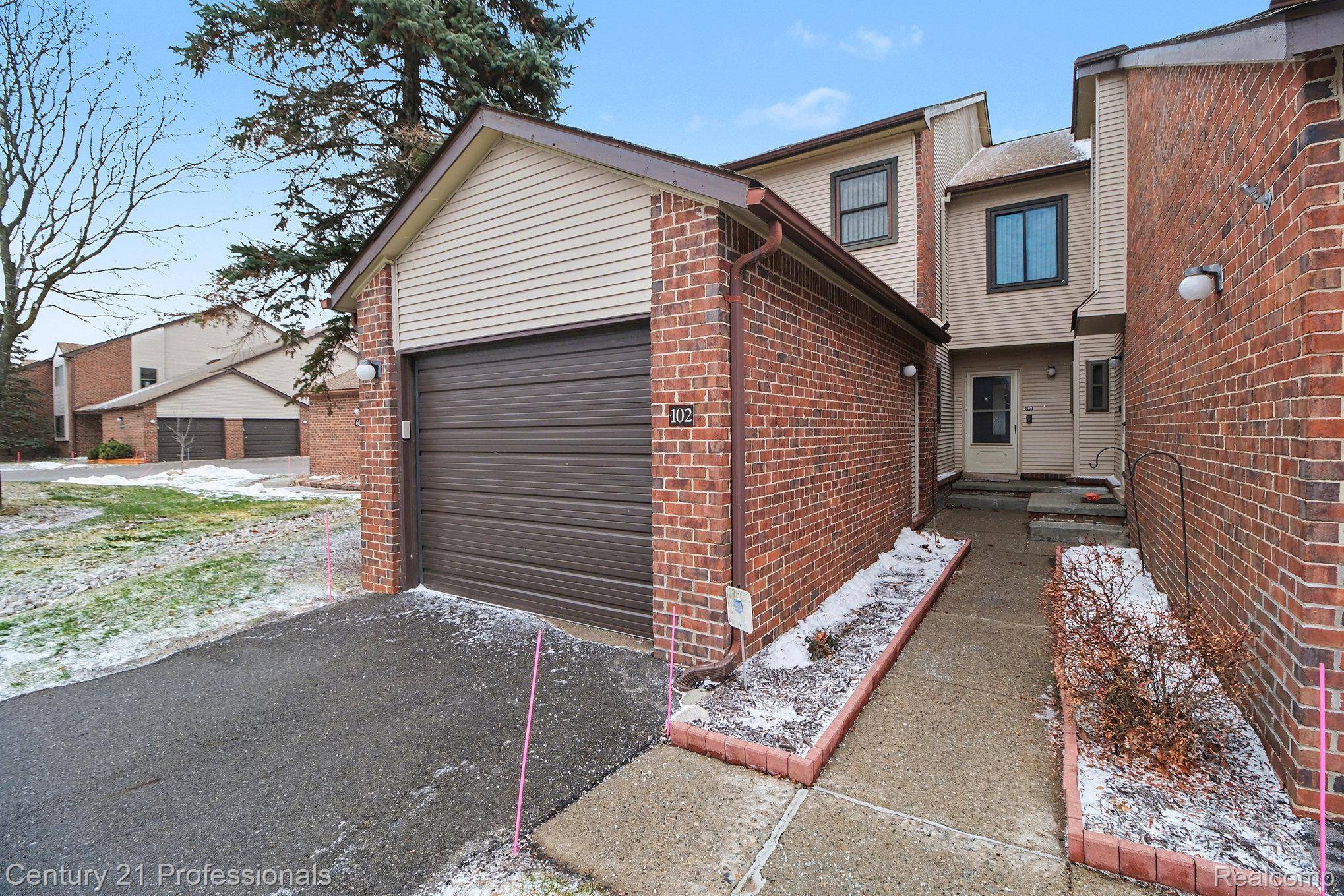 West Bloomfield, MI 48322,6680 Ridgefield CIR