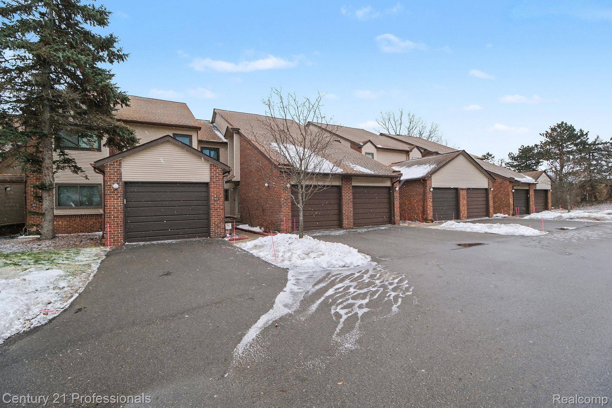 West Bloomfield, MI 48322,6680 Ridgefield CIR