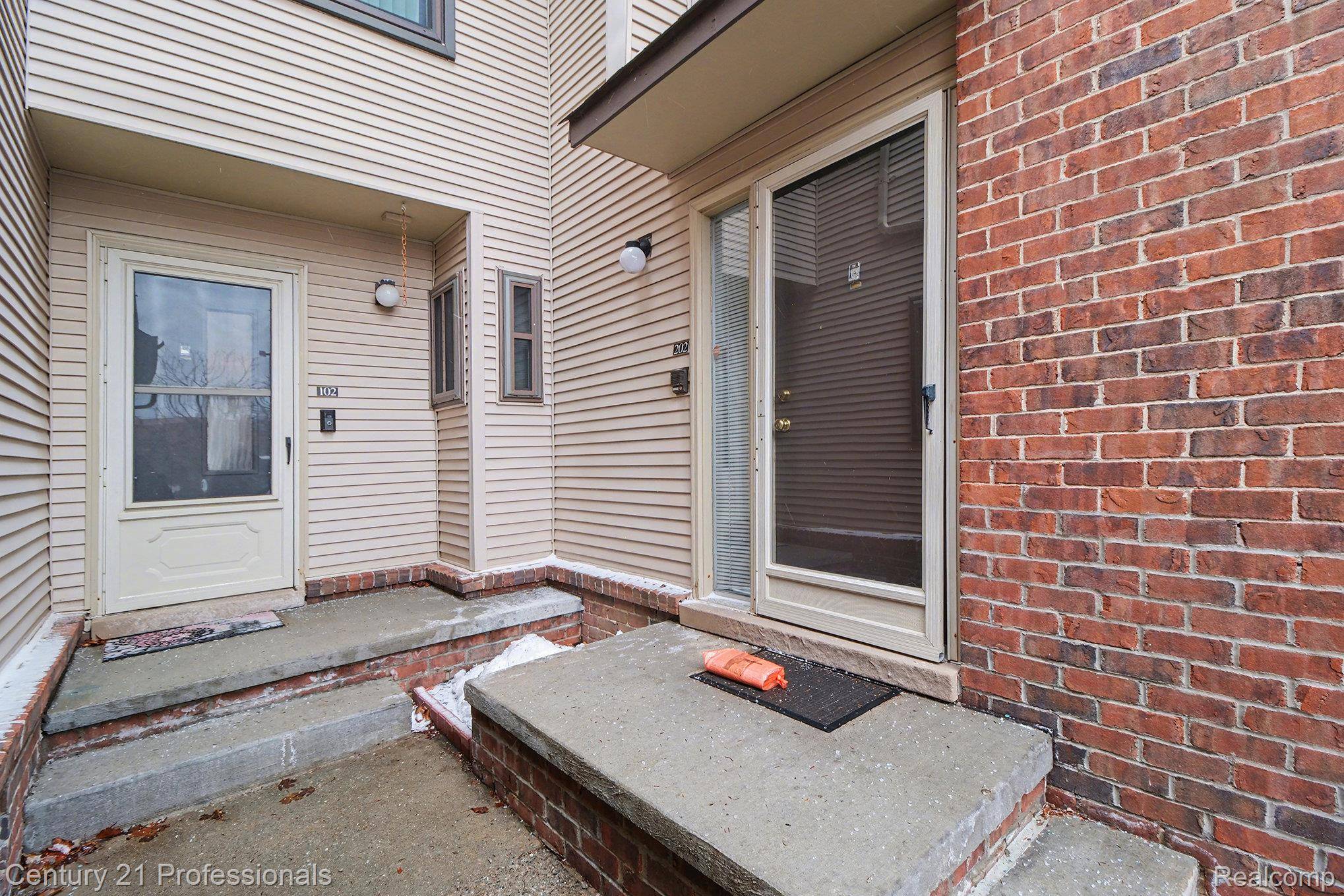 West Bloomfield, MI 48322,6680 Ridgefield CIR