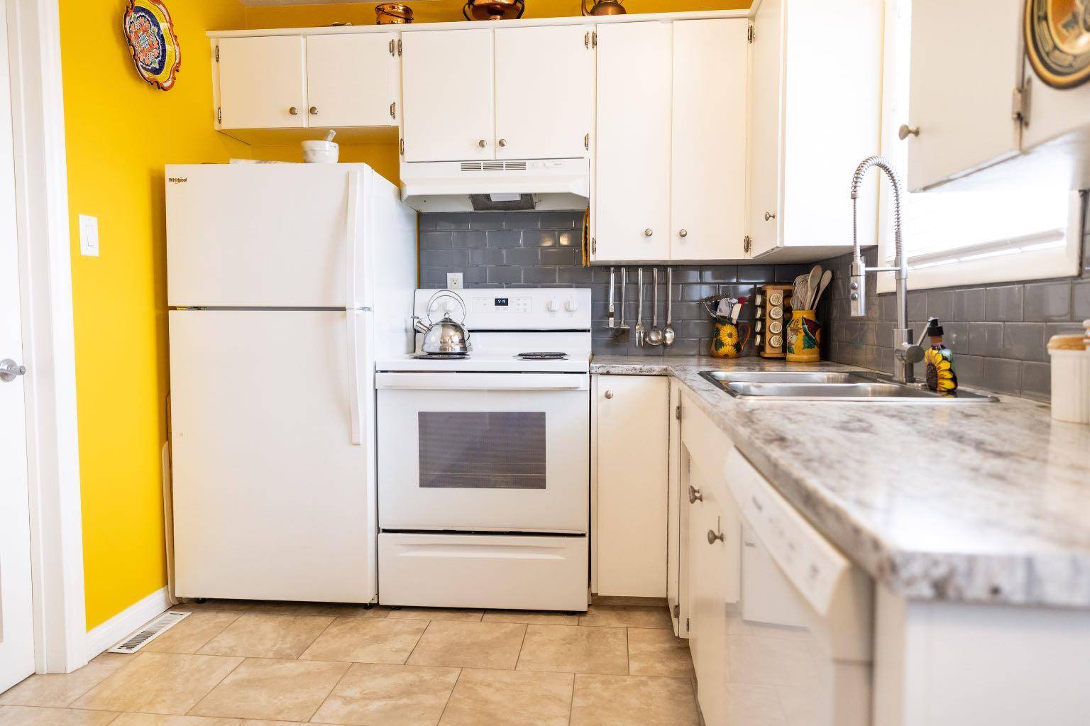 Red Deer, AB T4N4Z4,40 Fern RD