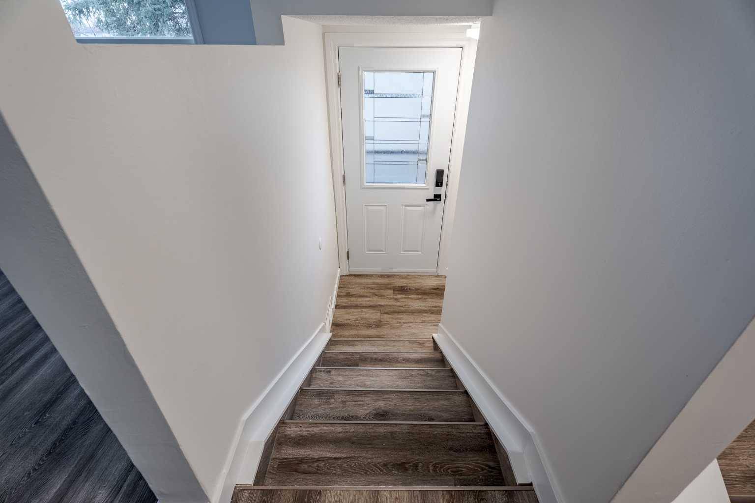 Calgary, AB T2W 3H3,11111 Oakfield DR SW #D