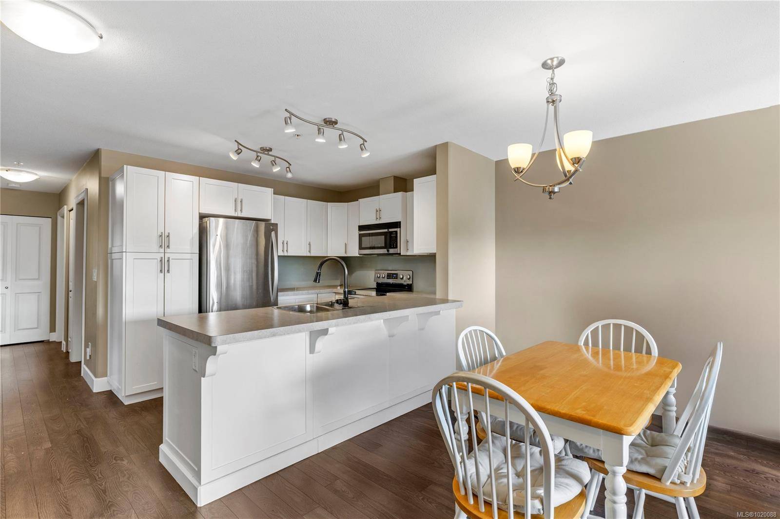 Nanaimo, BC V9T 0B5,5945 Kaden Pl #201