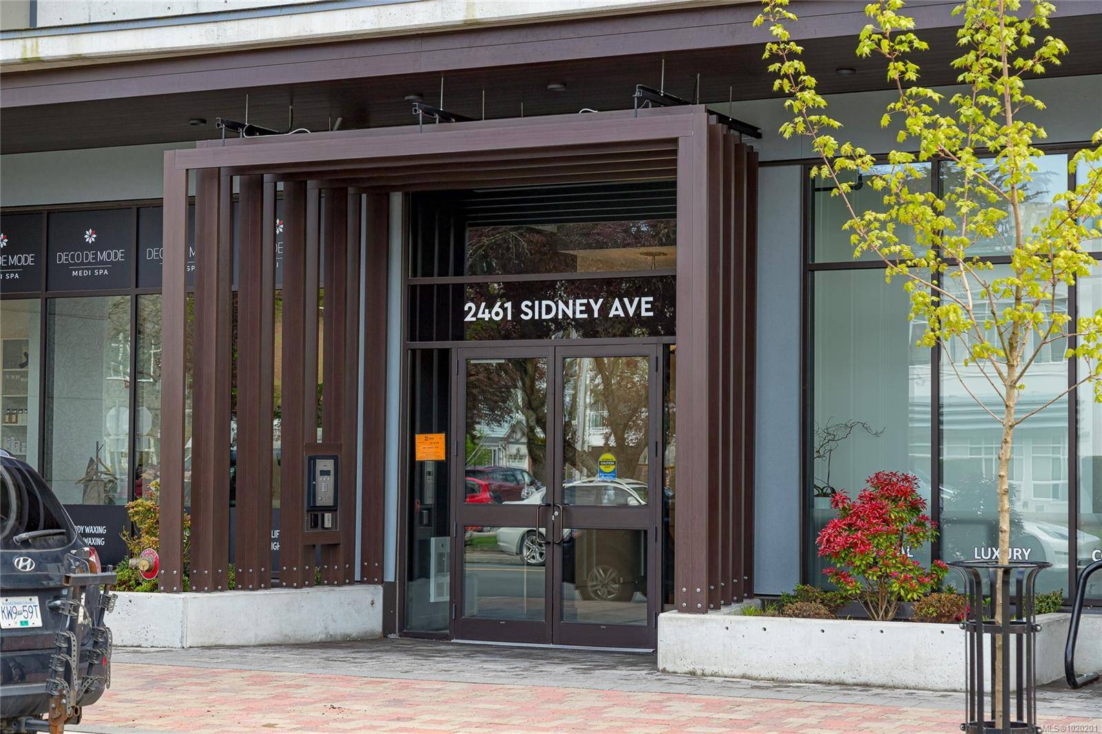 Sidney, BC V8L 1Y8,2461 Sidney Ave #411