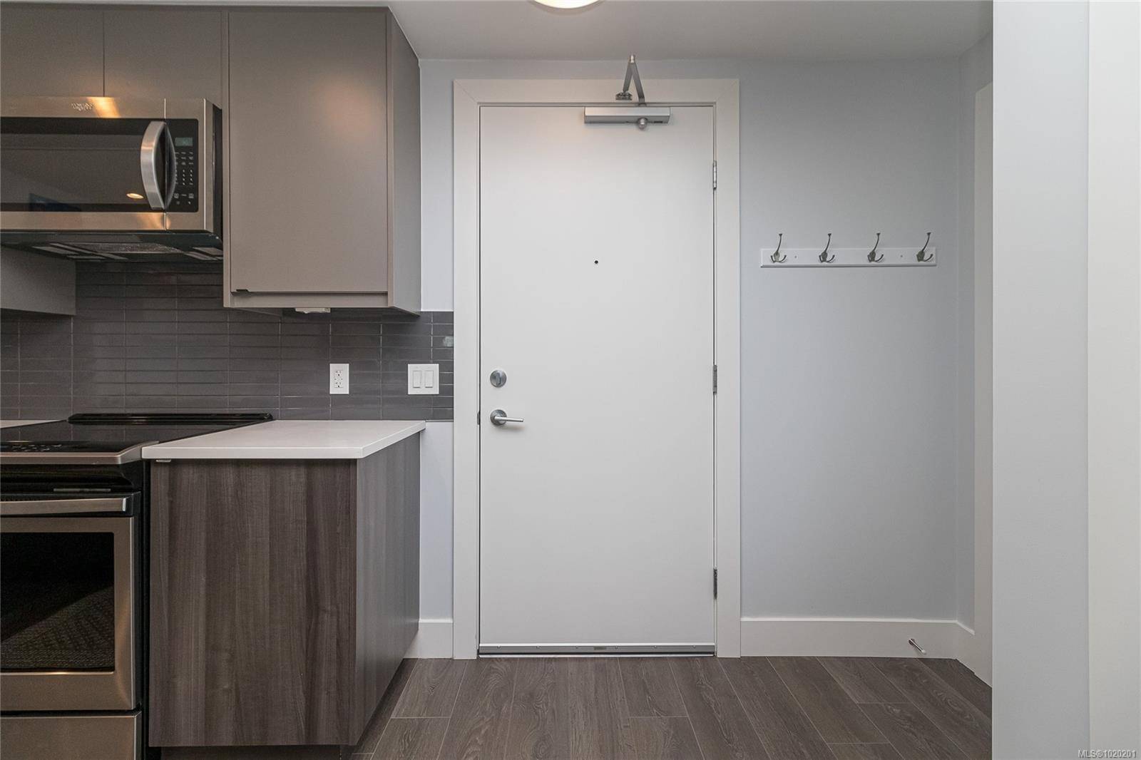 Sidney, BC V8L 1Y8,2461 Sidney Ave #411